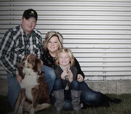 Louderback Family - Bill, Nickole, Taylor and Memphis